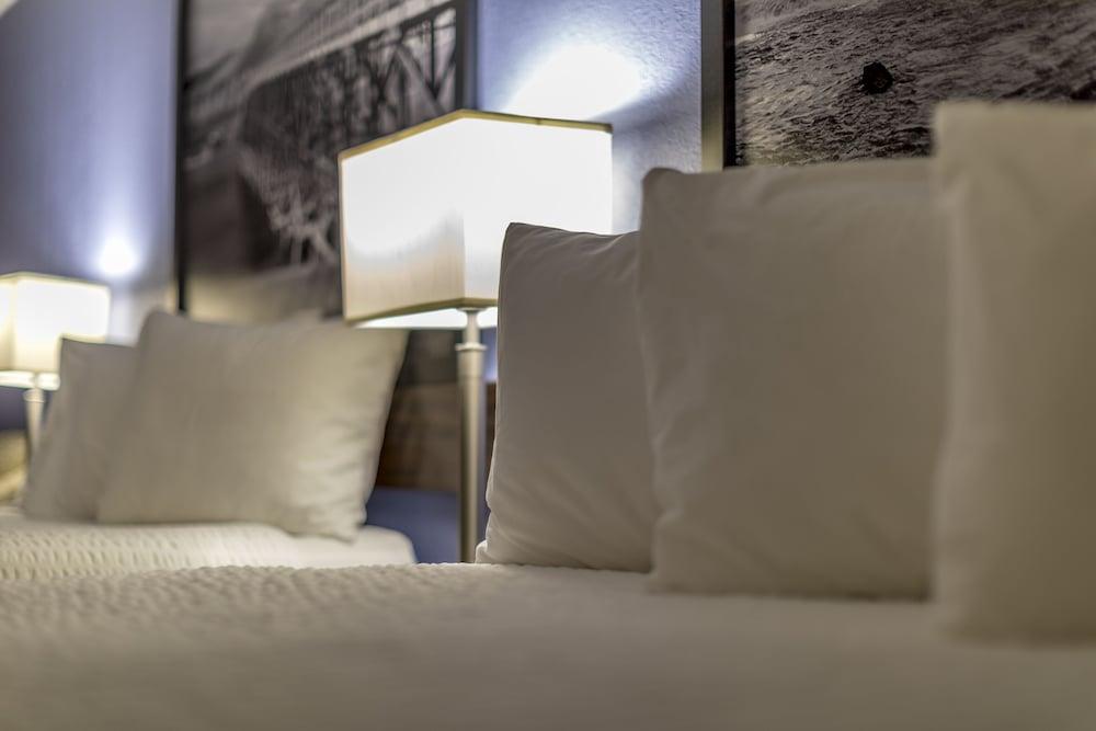 Hotel Super 8 By Wyndham Kamloops On The Hill Exterior foto