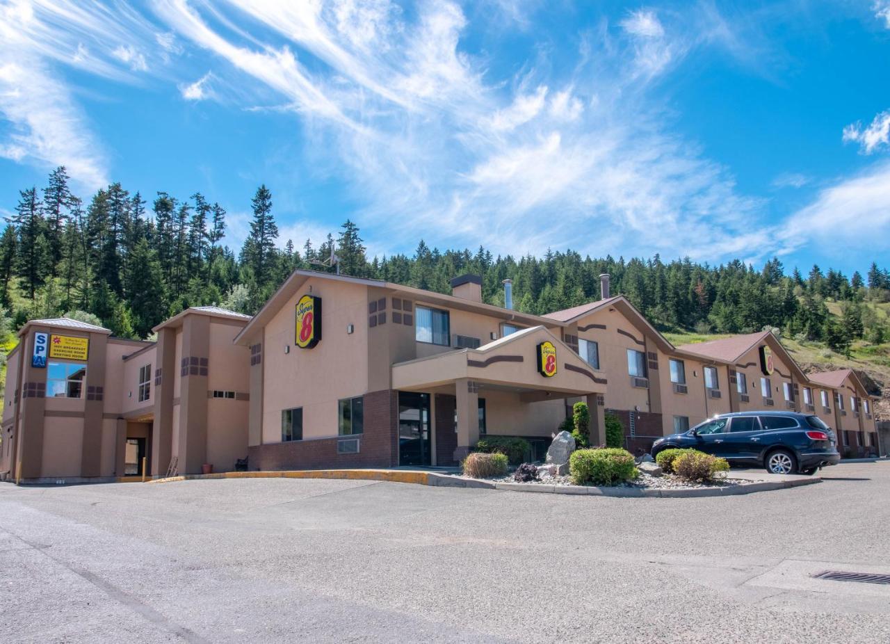Hotel Super 8 By Wyndham Kamloops On The Hill Exterior foto